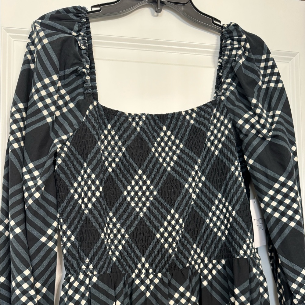 Time and Tru black & white, smocked top midi dress NWT. SIZE L 12/14